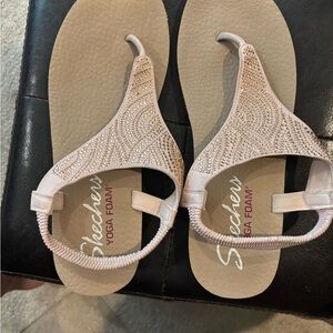Skechers Yoga Foam Cream Sandals with Beads Size 11